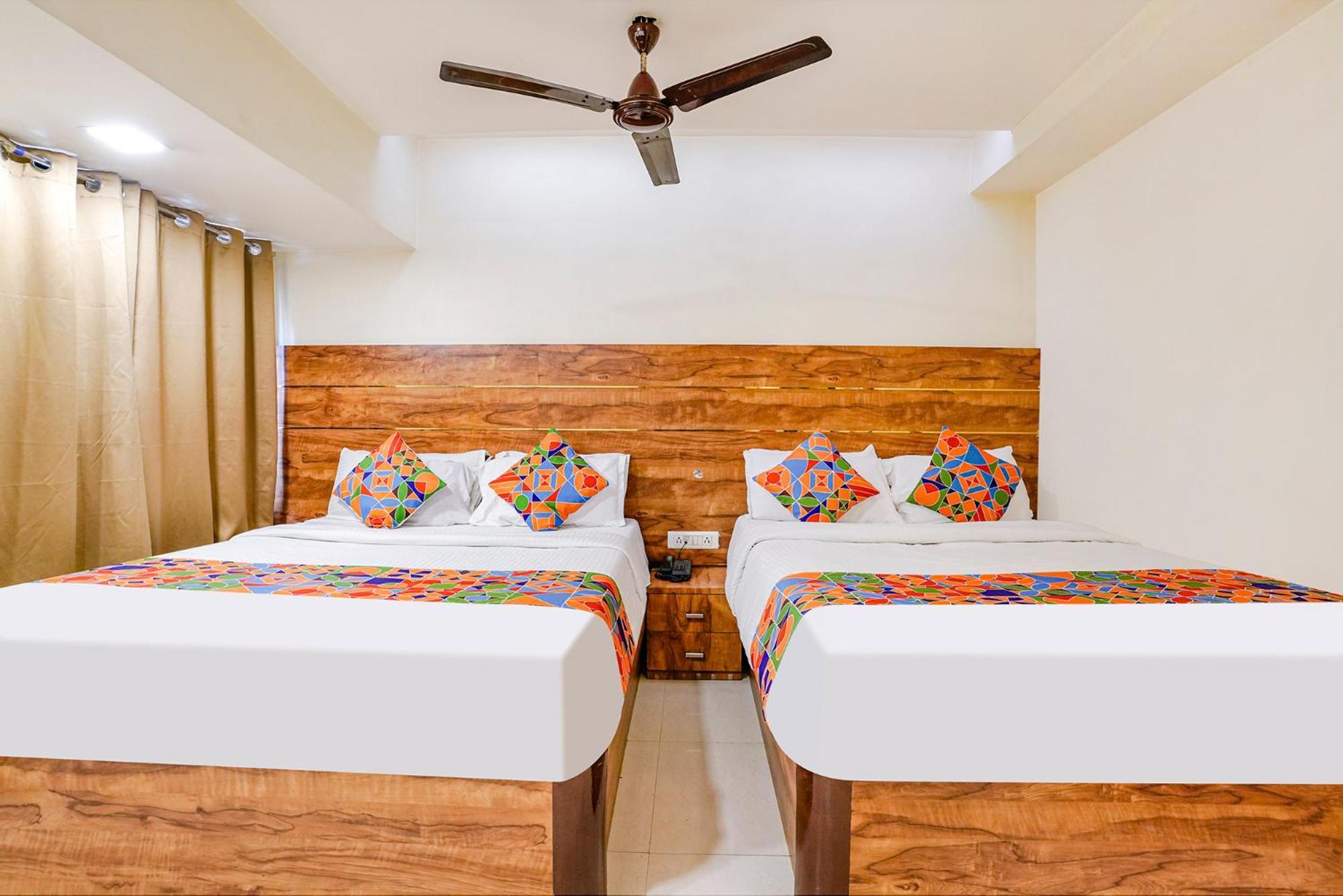 Fabexpress Amber Corp Inn - Nr Nesco Exhibition Center Mumbai Bagian luar foto