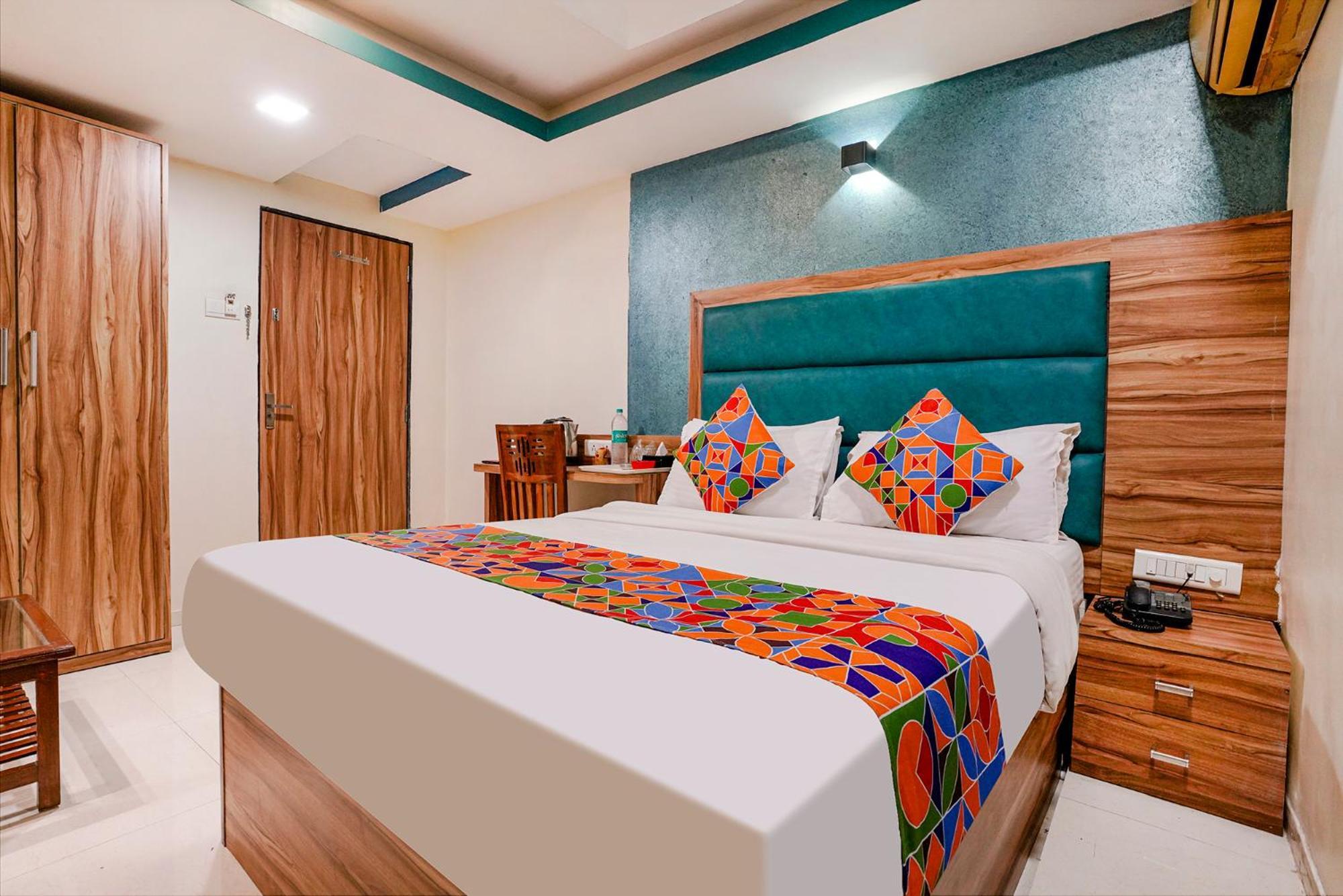 Fabexpress Amber Corp Inn - Nr Nesco Exhibition Center Mumbai Bagian luar foto
