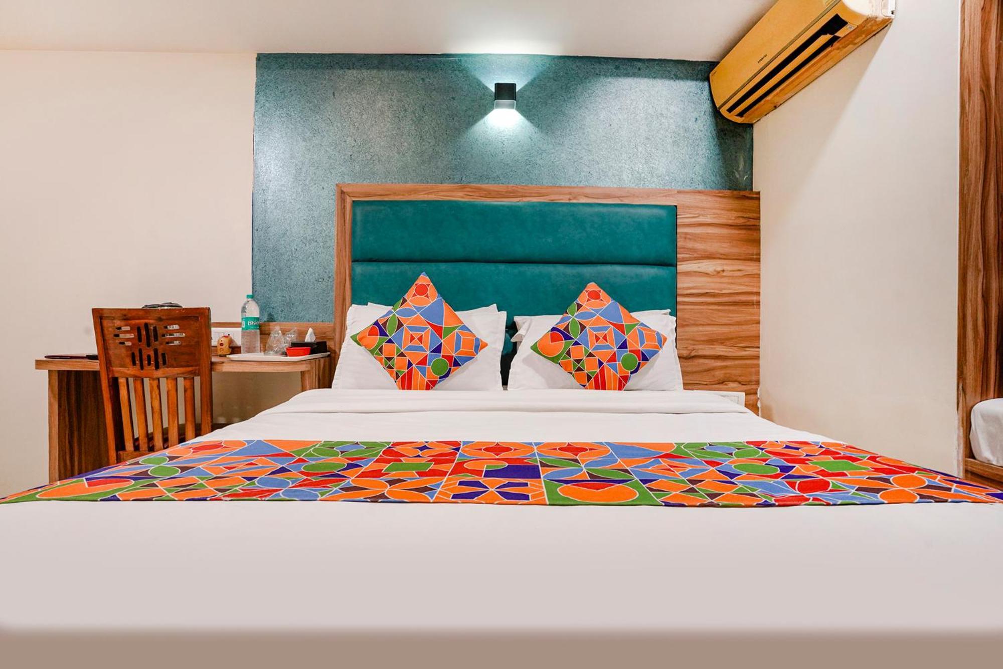 Fabexpress Amber Corp Inn - Nr Nesco Exhibition Center Mumbai Bagian luar foto