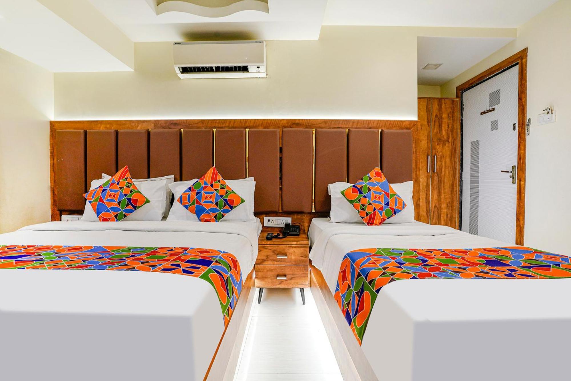 Fabexpress Amber Corp Inn - Nr Nesco Exhibition Center Mumbai Bagian luar foto