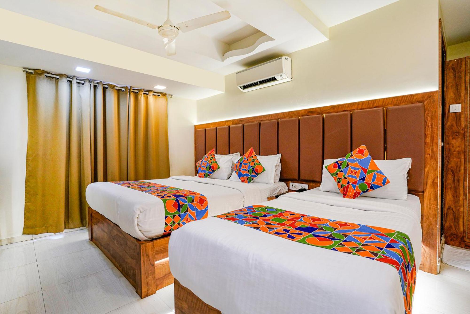Fabexpress Amber Corp Inn - Nr Nesco Exhibition Center Mumbai Bagian luar foto