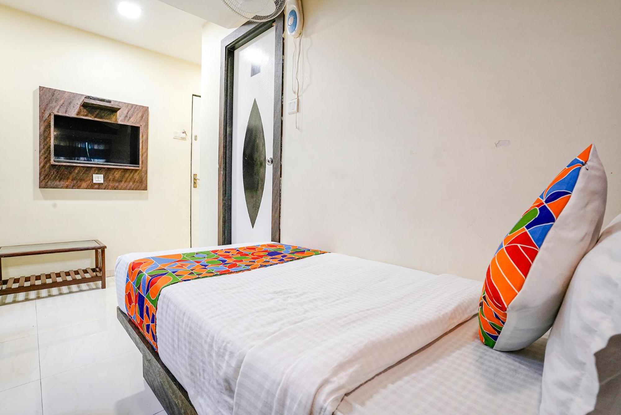 Fabexpress Amber Corp Inn - Nr Nesco Exhibition Center Mumbai Bagian luar foto