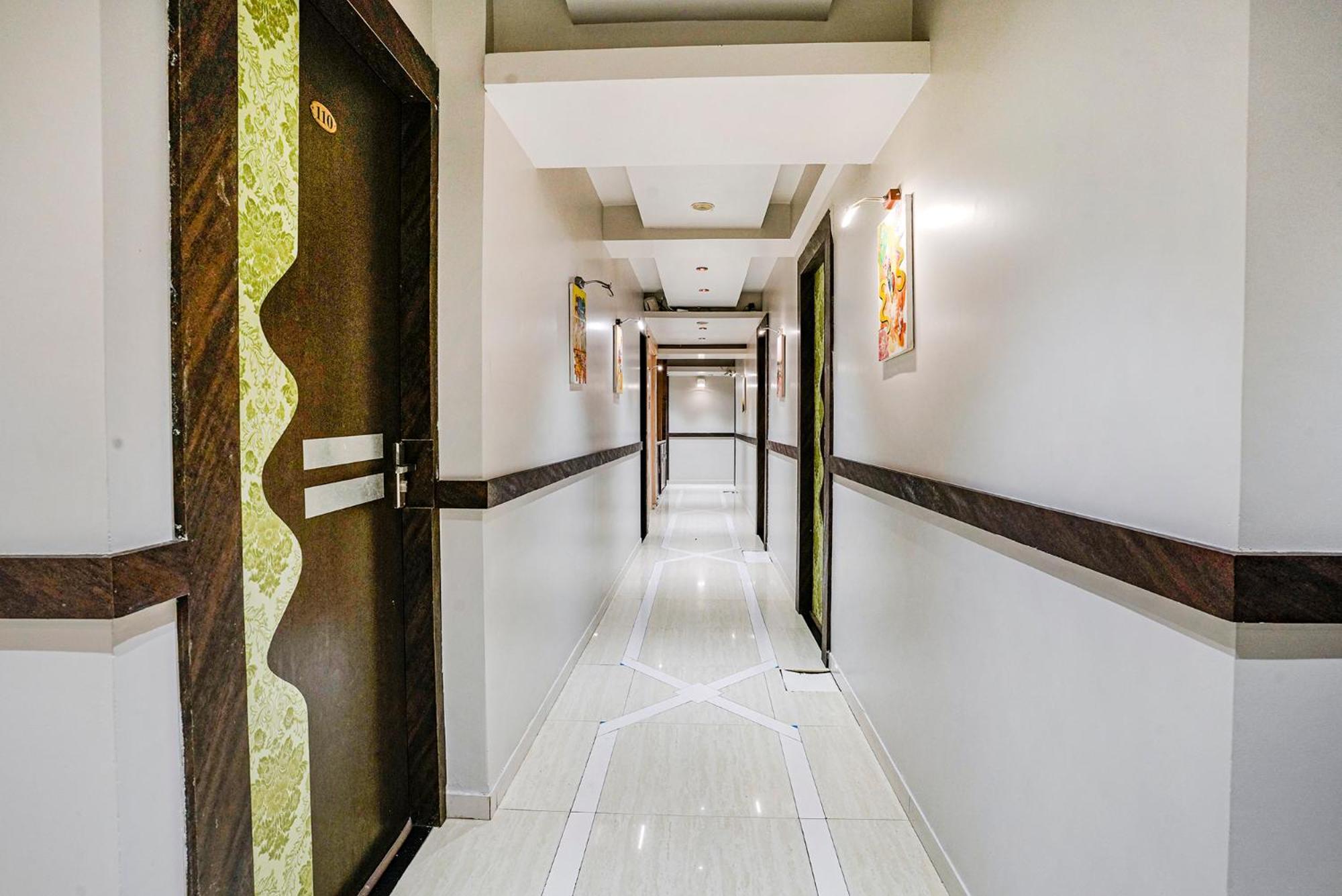 Fabexpress Amber Corp Inn - Nr Nesco Exhibition Center Mumbai Bagian luar foto