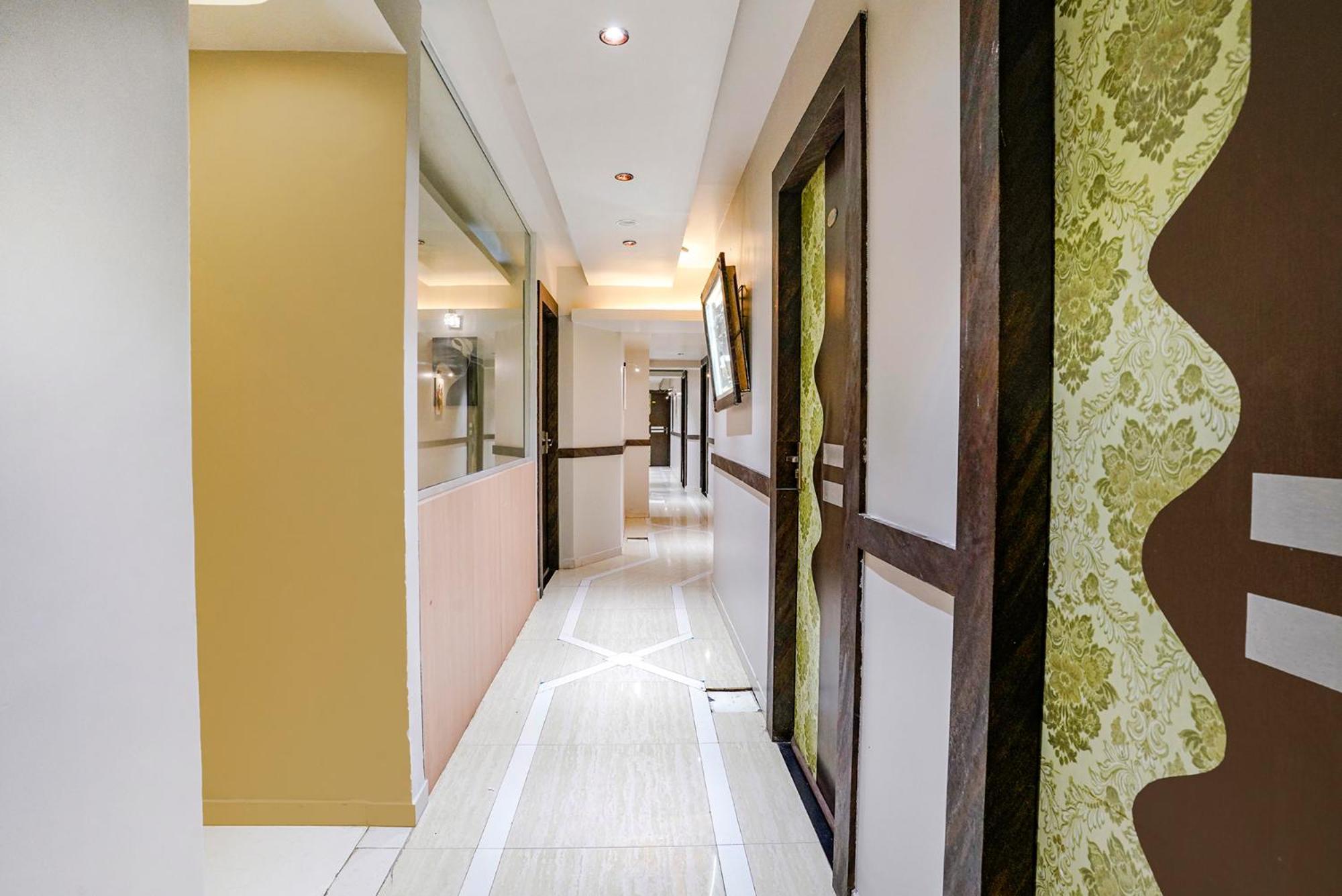 Fabexpress Amber Corp Inn - Nr Nesco Exhibition Center Mumbai Bagian luar foto